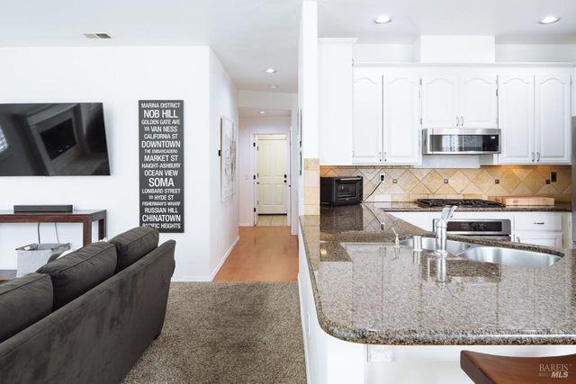 810 Wine Ct, Petaluma, CA 94954