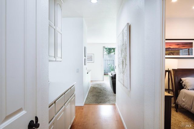 810 Wine Ct, Petaluma, CA 94954