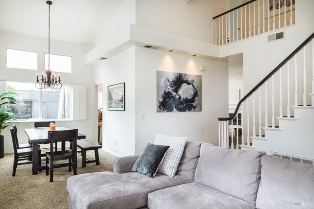 810 Wine Ct, Petaluma, CA 94954