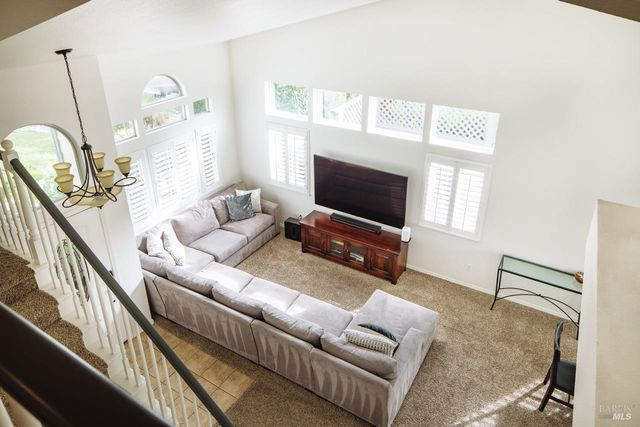 810 Wine Ct, Petaluma, CA 94954