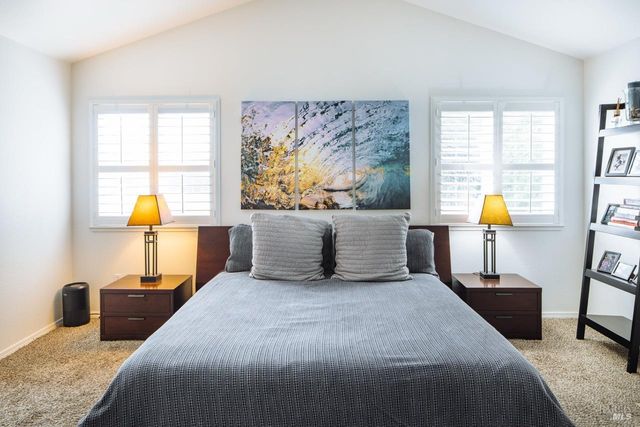 810 Wine Ct, Petaluma, CA 94954