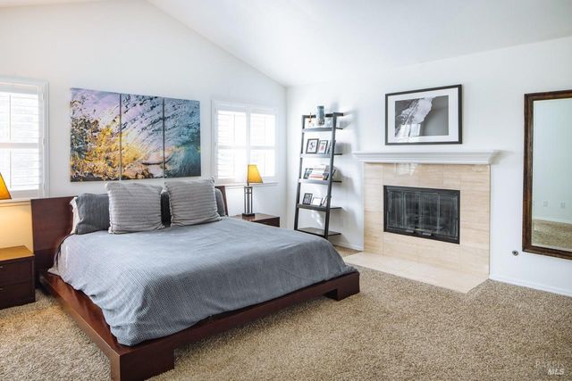 810 Wine Ct, Petaluma, CA 94954