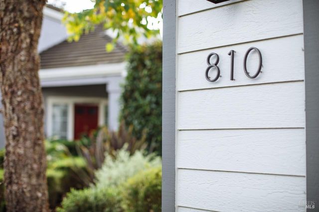 810 Wine Ct, Petaluma, CA 94954