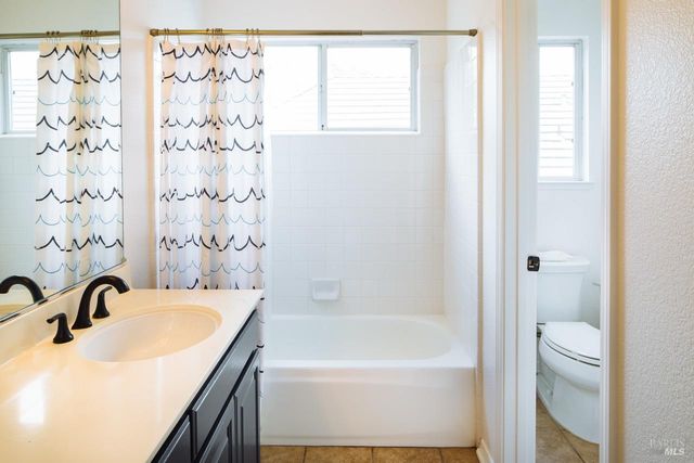 810 Wine Ct, Petaluma, CA 94954