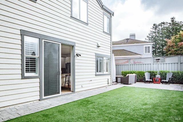 810 Wine Ct, Petaluma, CA 94954