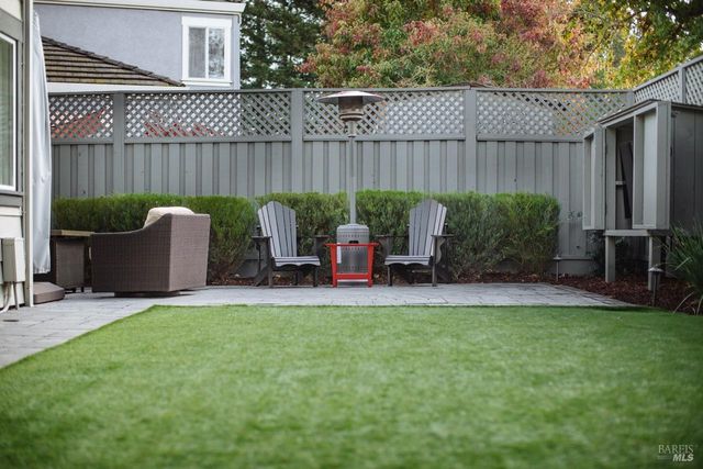 810 Wine Ct, Petaluma, CA 94954