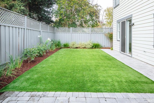 810 Wine Ct, Petaluma, CA 94954