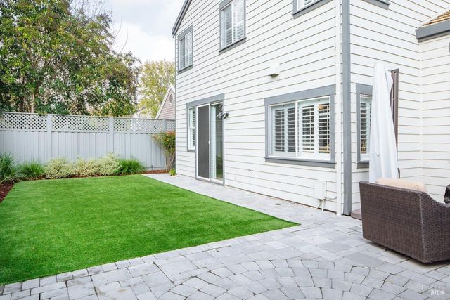 810 Wine Ct, Petaluma, CA 94954