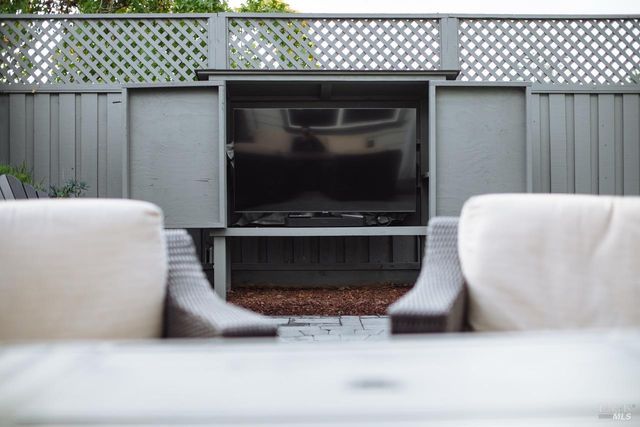 810 Wine Ct, Petaluma, CA 94954