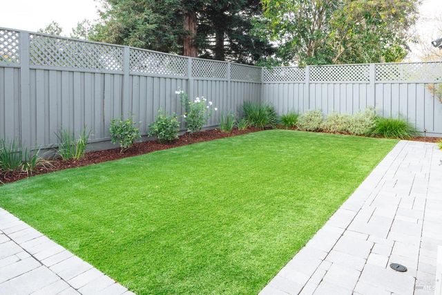 810 Wine Ct, Petaluma, CA 94954