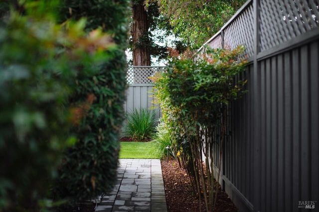 810 Wine Ct, Petaluma, CA 94954