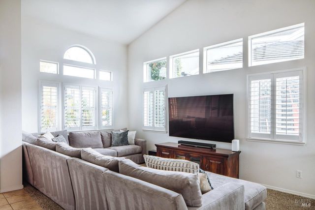 810 Wine Ct, Petaluma, CA 94954