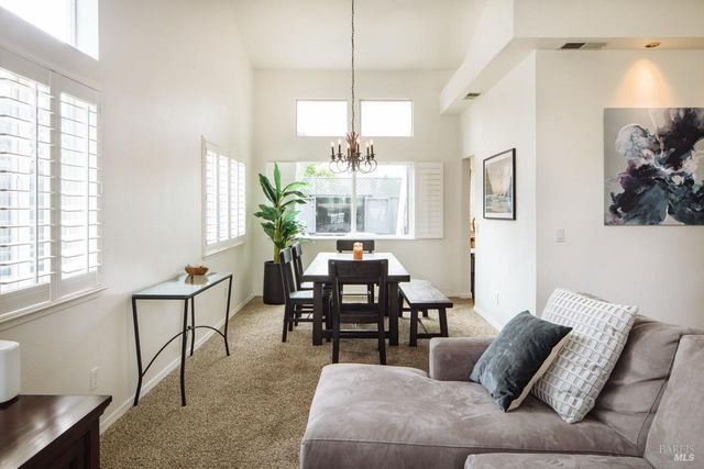 810 Wine Ct, Petaluma, CA 94954