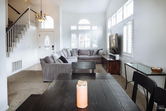 810 Wine Ct, Petaluma, CA 94954