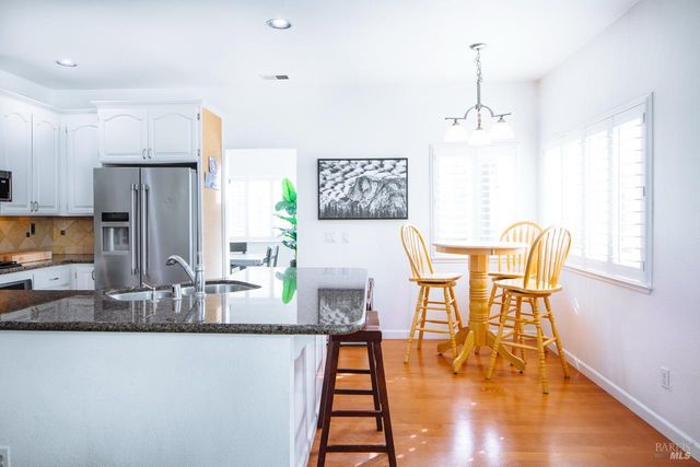 810 Wine Ct, Petaluma, CA 94954