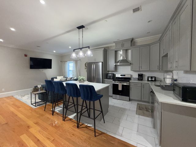 399 Broadway 3, Chelsea, MA 02150