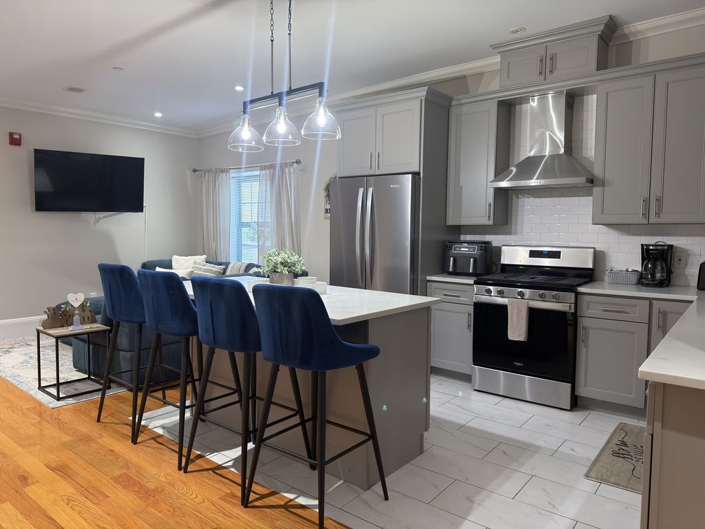 399 Broadway 3, Chelsea, MA 02150