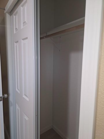 214 N Santa Clara St, Los Banos, CA 93635