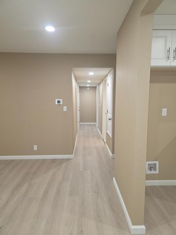 214 N Santa Clara St, Los Banos, CA 93635