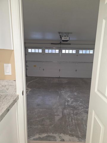 214 N Santa Clara St, Los Banos, CA 93635