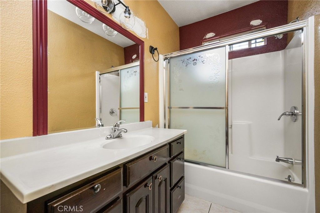 Image 17 of property listing at 1330 E 33rd, Los Angeles, CA 90011