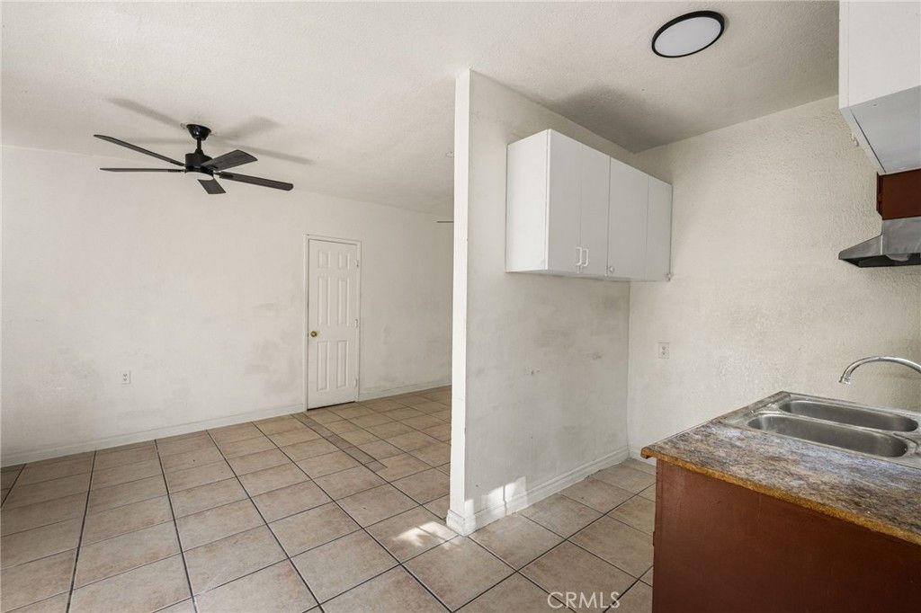 Image 25 of property listing at 1330 E 33rd, Los Angeles, CA 90011