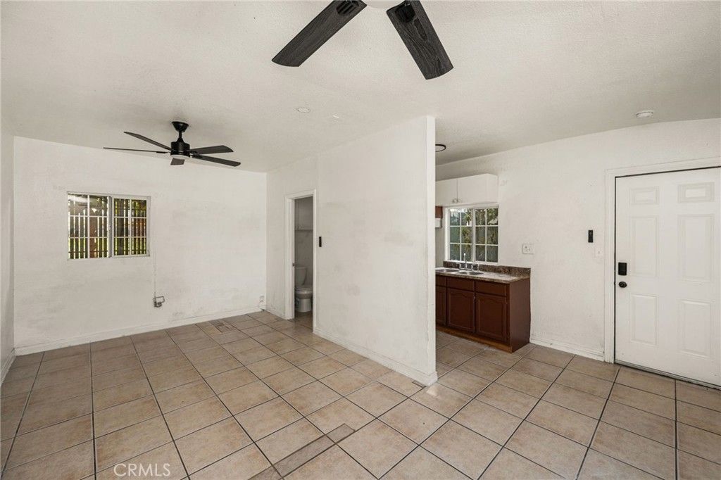 Image 26 of property listing at 1330 E 33rd, Los Angeles, CA 90011