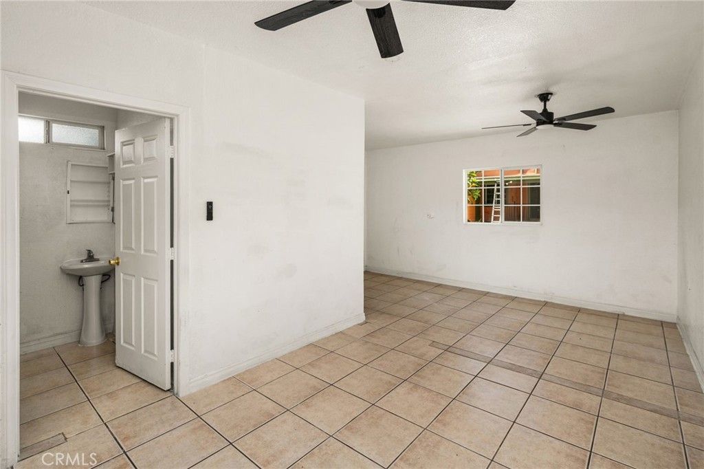 Image 28 of property listing at 1330 E 33rd, Los Angeles, CA 90011