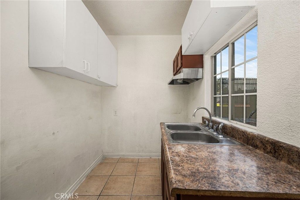 Image 30 of property listing at 1330 E 33rd, Los Angeles, CA 90011