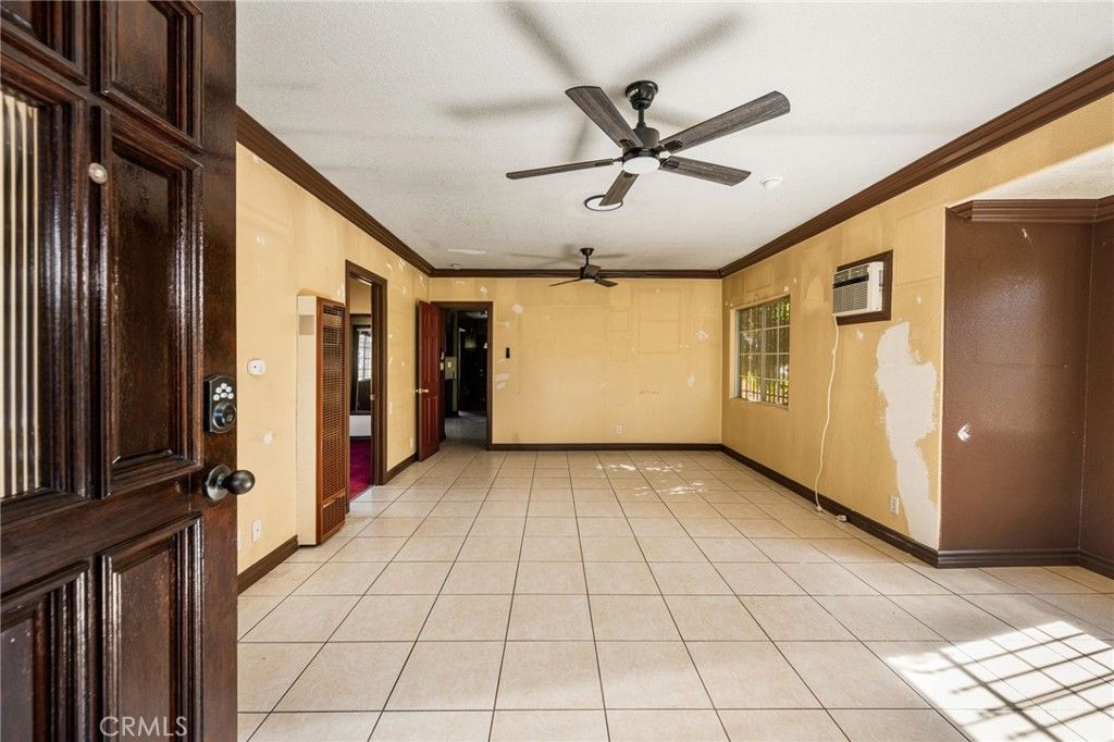 Image 4 of property listing at 1330 E 33rd, Los Angeles, CA 90011