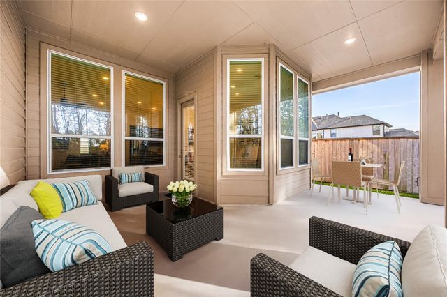 230 Sky Top Drive, Montgomery, TX 77316