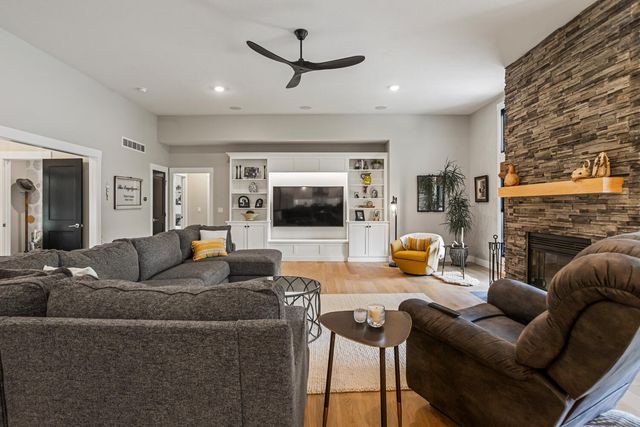 4203 Curtis Meadow Drive, Champaign, IL 61822