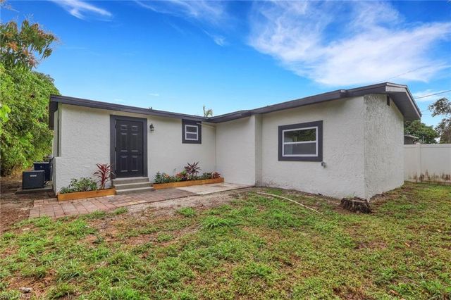 26630 Noble LN, Bonita Springs, FL 34135