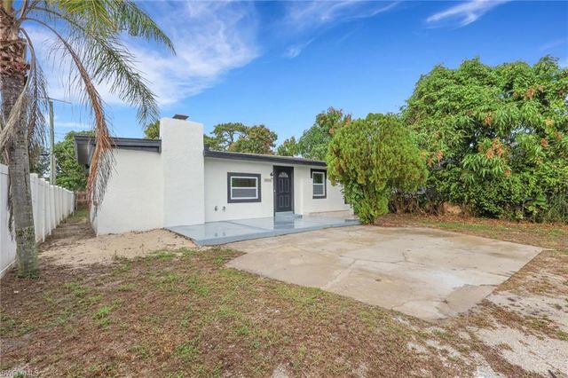 26630 Noble LN, Bonita Springs, FL 34135