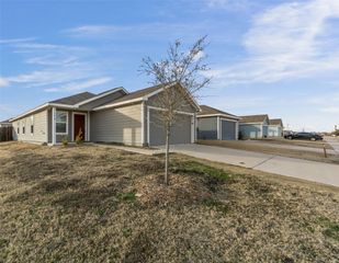 5430 LONGSHADOW Drive, Princeton, TX 75407