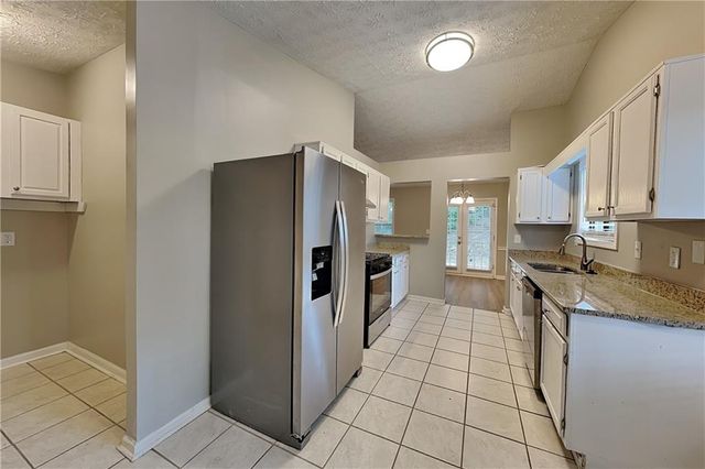 815 Riverstone Lane, Woodstock, GA 30188