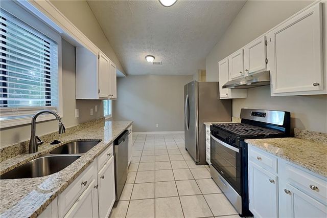 815 Riverstone Lane, Woodstock, GA 30188