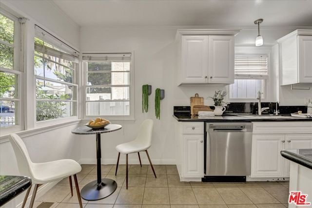 852 11th St, Santa Monica, CA 90403