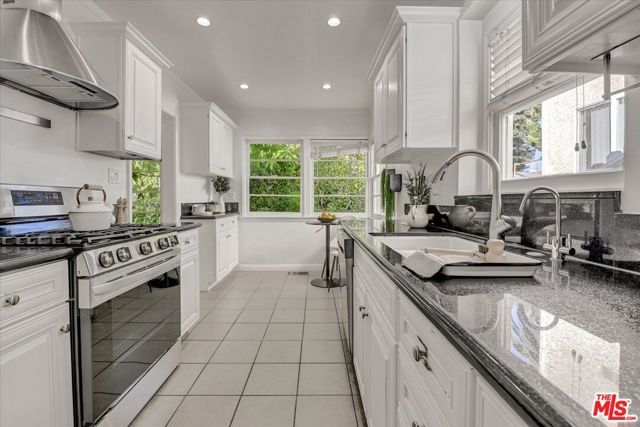 852 11th St, Santa Monica, CA 90403