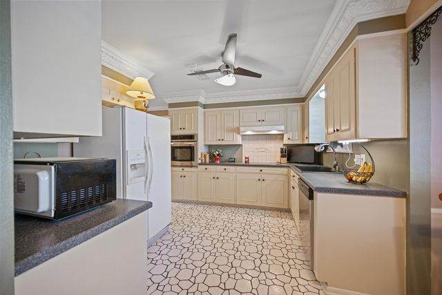 2814 Frontier Dr, Midland, TX 79705