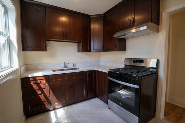 1111 Pine Avenue, Long Beach, CA 90813