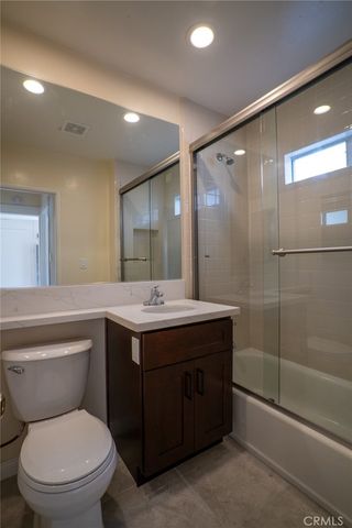 1111 Pine Avenue, Long Beach, CA 90813