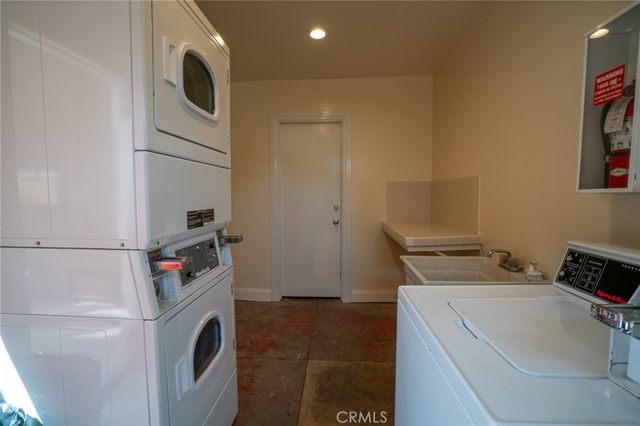 1111 Pine Avenue, Long Beach, CA 90813