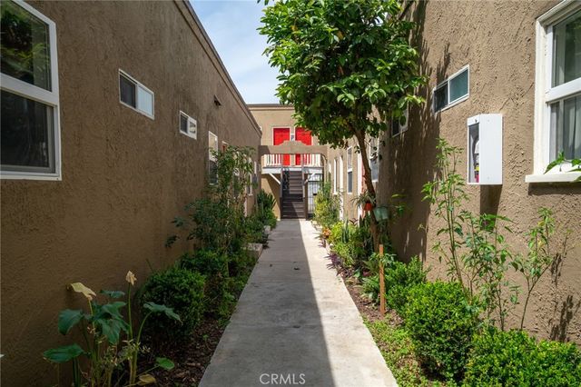 1111 Pine Avenue, Long Beach, CA 90813