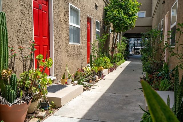 1111 Pine Avenue, Long Beach, CA 90813