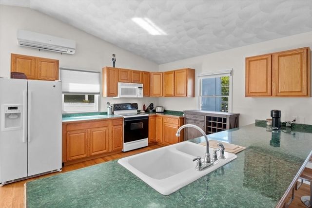 146 Dana Ave R, Boston, MA 02136