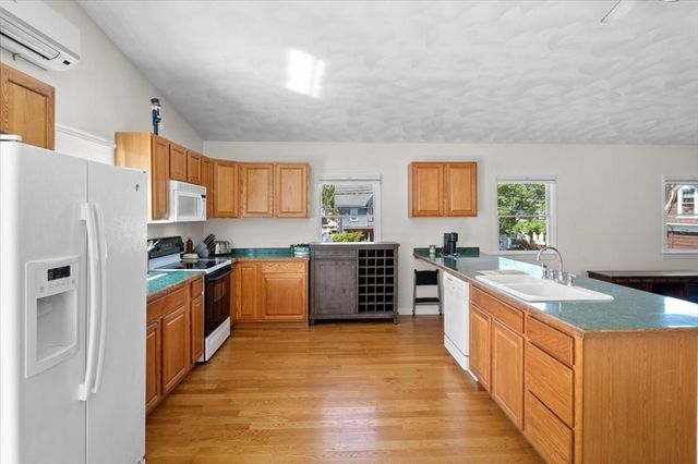 146 Dana Ave R, Boston, MA 02136