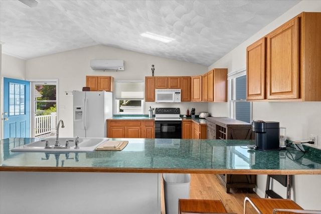 146 Dana Ave R, Boston, MA 02136