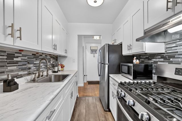 1300 Midland A50, Yonkers, NY 10704