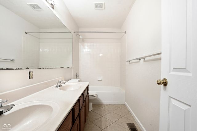 9812 Covington Boulevard, Fishers, IN 46037